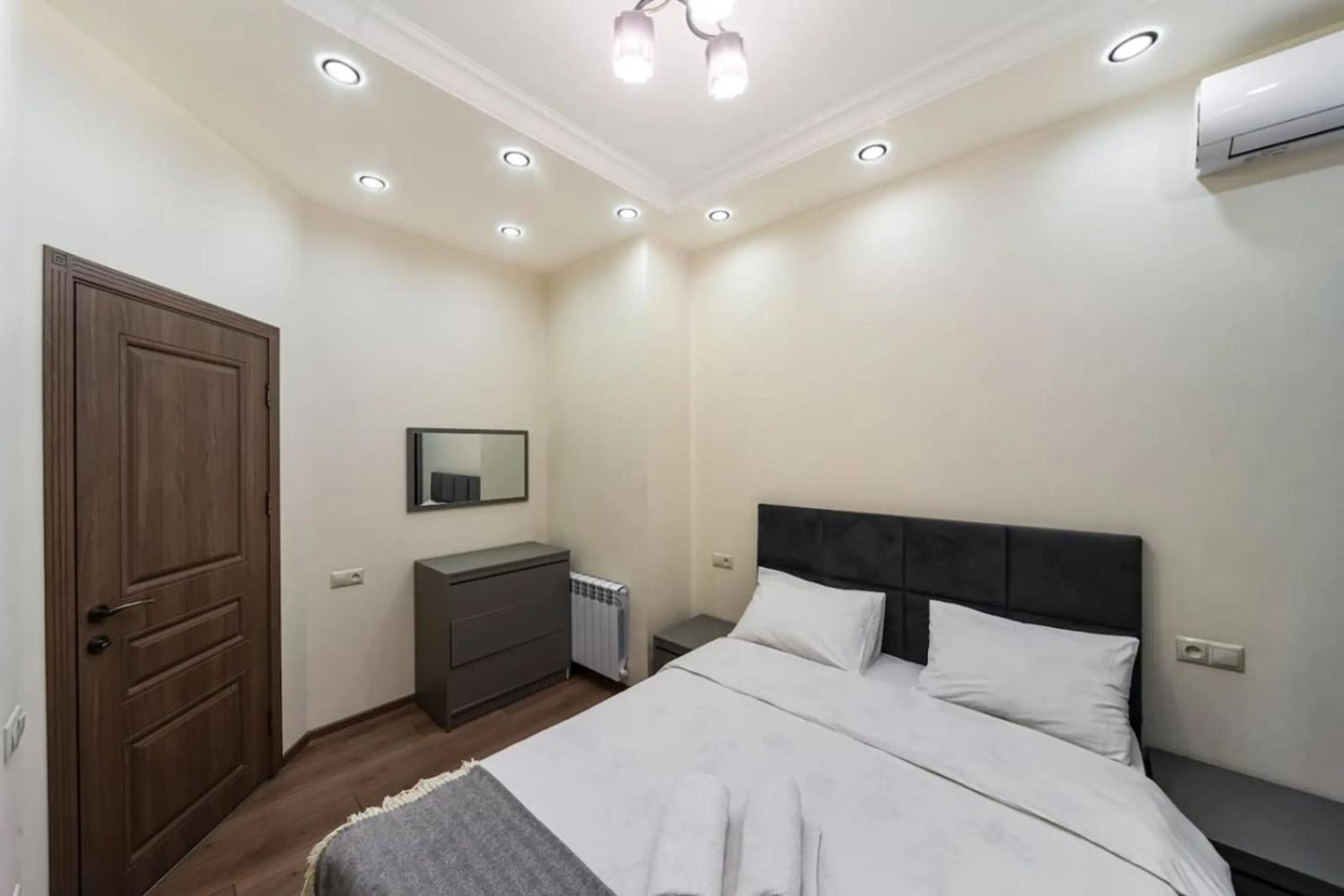 Fantastic Apartments Near Republic Square, Perfect Location, Mystreet Company Jerevan Buitenkant foto